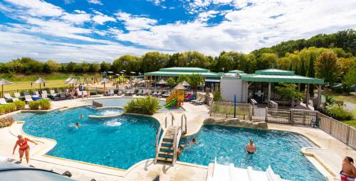 Emplacement de camping proche du Futuroscope