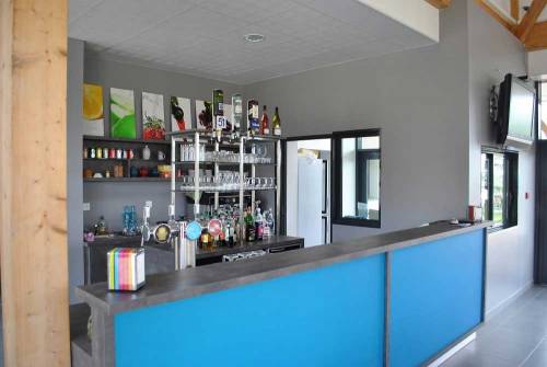 home_en_bar