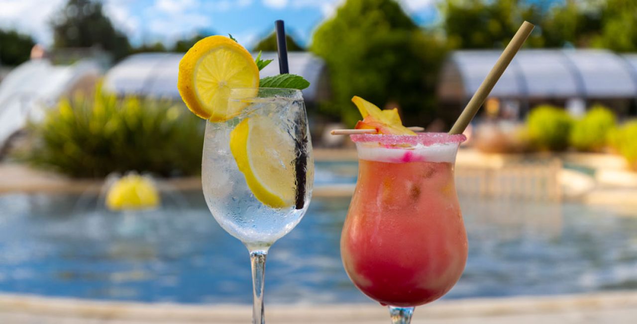 cocktails devant la piscine 